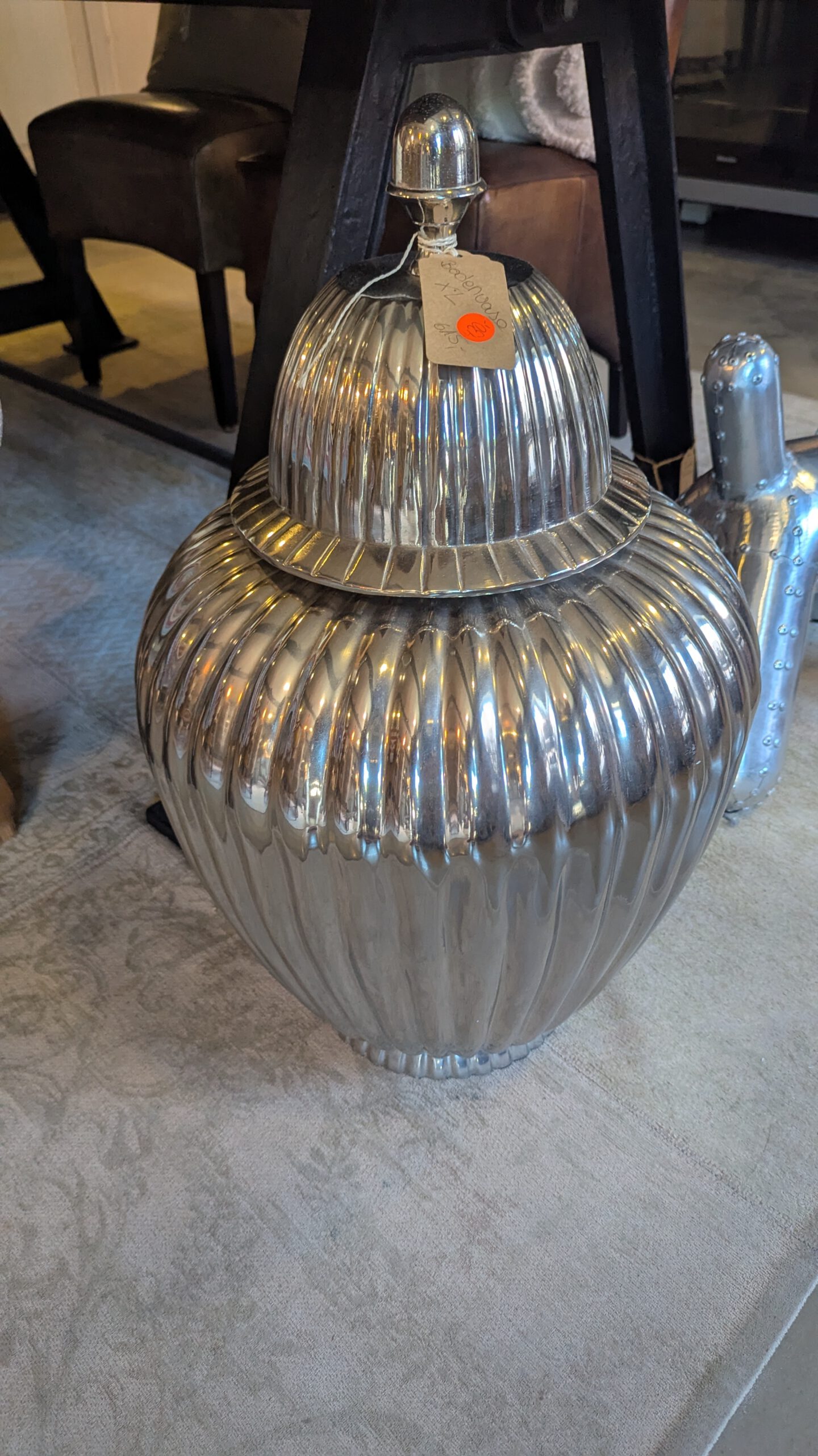 Bodenvase mit Deckel, klein, silber